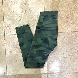 ‼️ SALE‼️ Lululemon Wunder Train Camo HR Leggings 23”